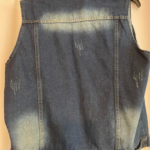 NWT Women’s Blue Denim Vest - Picture 4 of 6